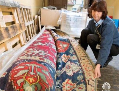 Der Sultanabad-Teppich, der in der Carinhall-Bibliothek des Jagdschlosses von Reichsmarschall Hermann Göring ausgebreitet ist